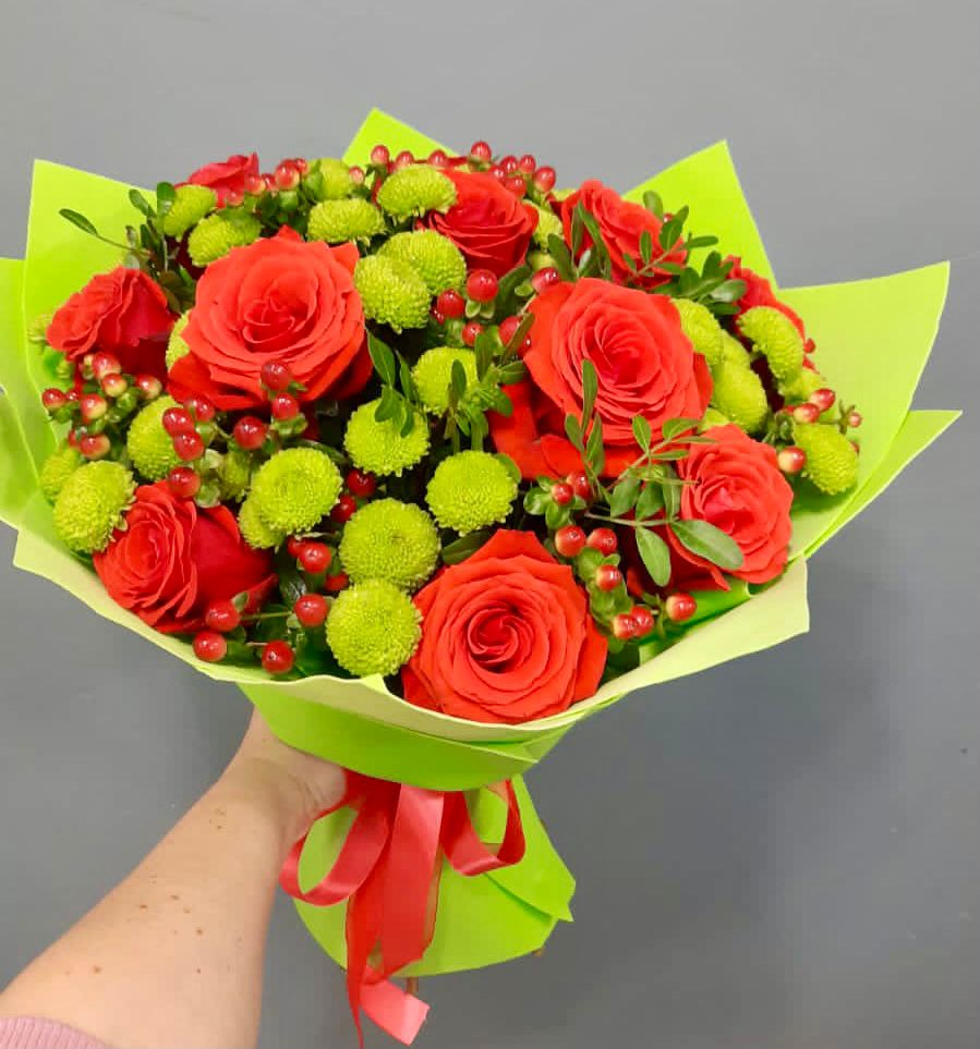 Букет цветов из: Хризантемы и Розы в Леонтьево