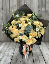Букет цветов из:  Розы и Лизиантусы в Леонтьево