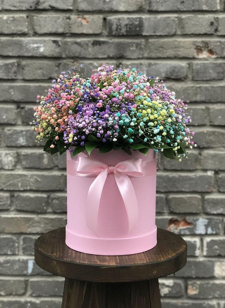 Цветочная композиция из Гипсофила и Розы в шляпной коробке в Леонтьево