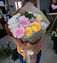 Букет цветов из:  Герберы, Розы и Хризантемы в Леонтьево