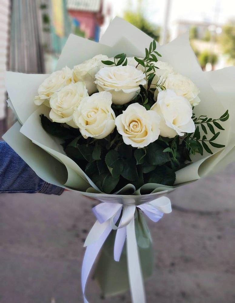 Букет Белые розы Проуд в Леонтьево