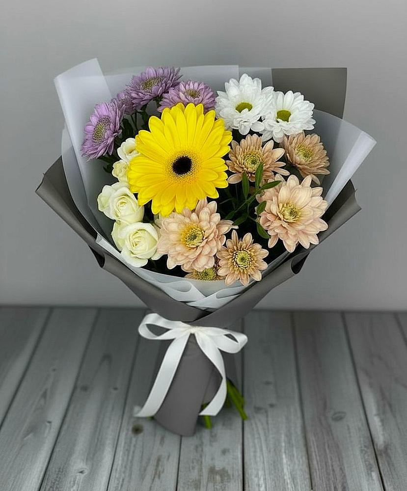 Букет цветов из: Розы, Герберы и Хризантемы в Леонтьево