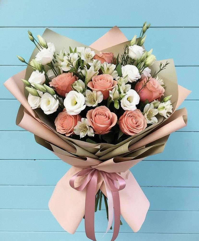 Букет цветов из: Розы, Альстромерии и Лизиантусы в Леонтьево