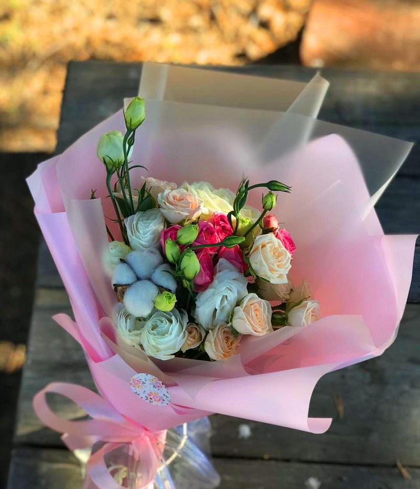 Букет цветов из: Розы и Лизиантусы в Леонтьево