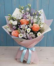 Букет цветов из:  Лизиантусы, Розы, Альстромерии и Гипсофила в Леонтьево