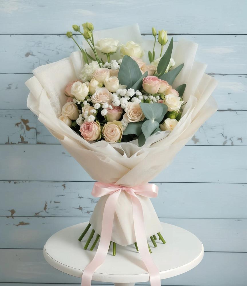 Букет цветов из: Розы и Лизиантусы в Леонтьево