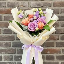 Букет цветов из:  Лизиантусы и Розы в Леонтьево