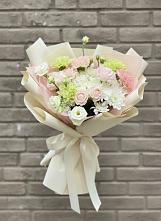 Букет цветов из:  Гвоздики, Розы, Лизиантусы и Хризантемы #REPLACE_PRED# Леонтьево