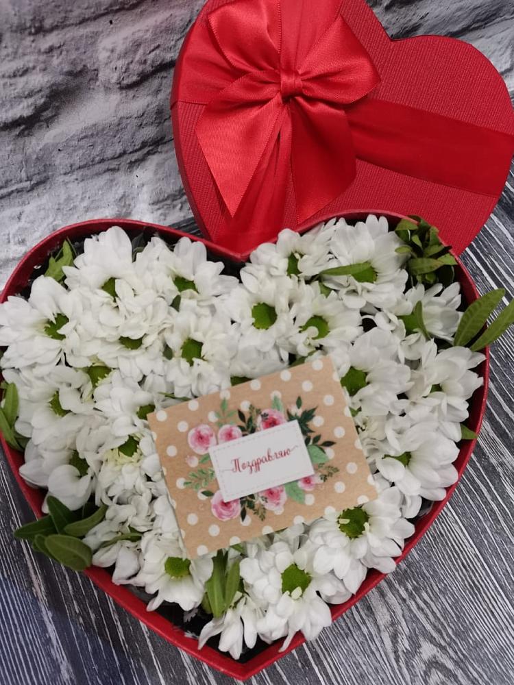 Цветочная композиция из Хризантемы в виде сердца в Леонтьево