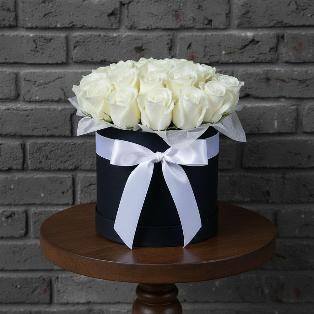 Цветочная композиция из Розы в шляпной коробке в Леонтьево