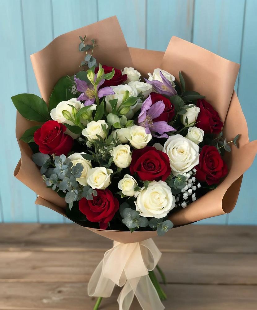 Букет цветов из: Розы и Альстромерии в Леонтьево