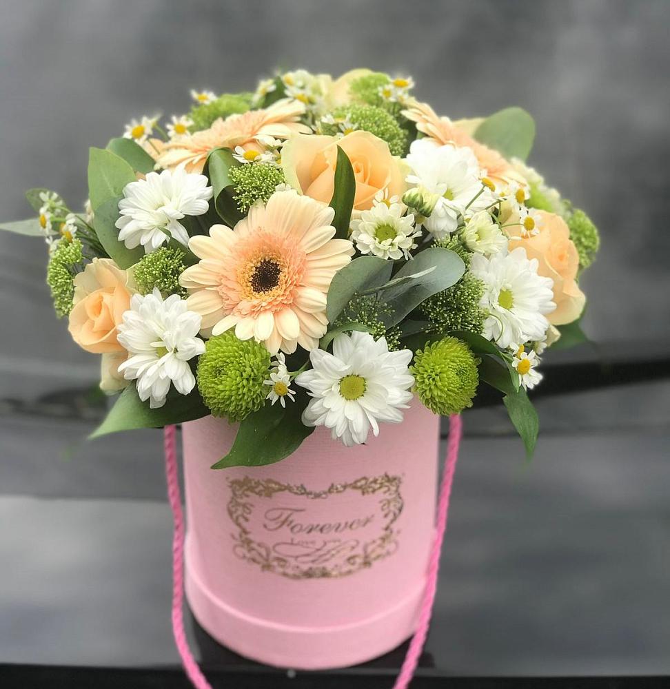 Цветочная композиция из Розы, Герберы и Хризантемы в шляпной коробке в Леонтьево