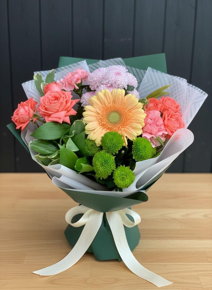 Букет цветов из: Гвоздики, Розы, Герберы и Хризантемы в Леонтьево