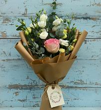 Букет цветов из:  Розы и Лизиантусы в Леонтьево