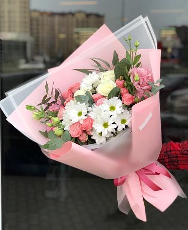 Букет цветов из: Розы, Лизиантусы и Хризантемы в Леонтьево